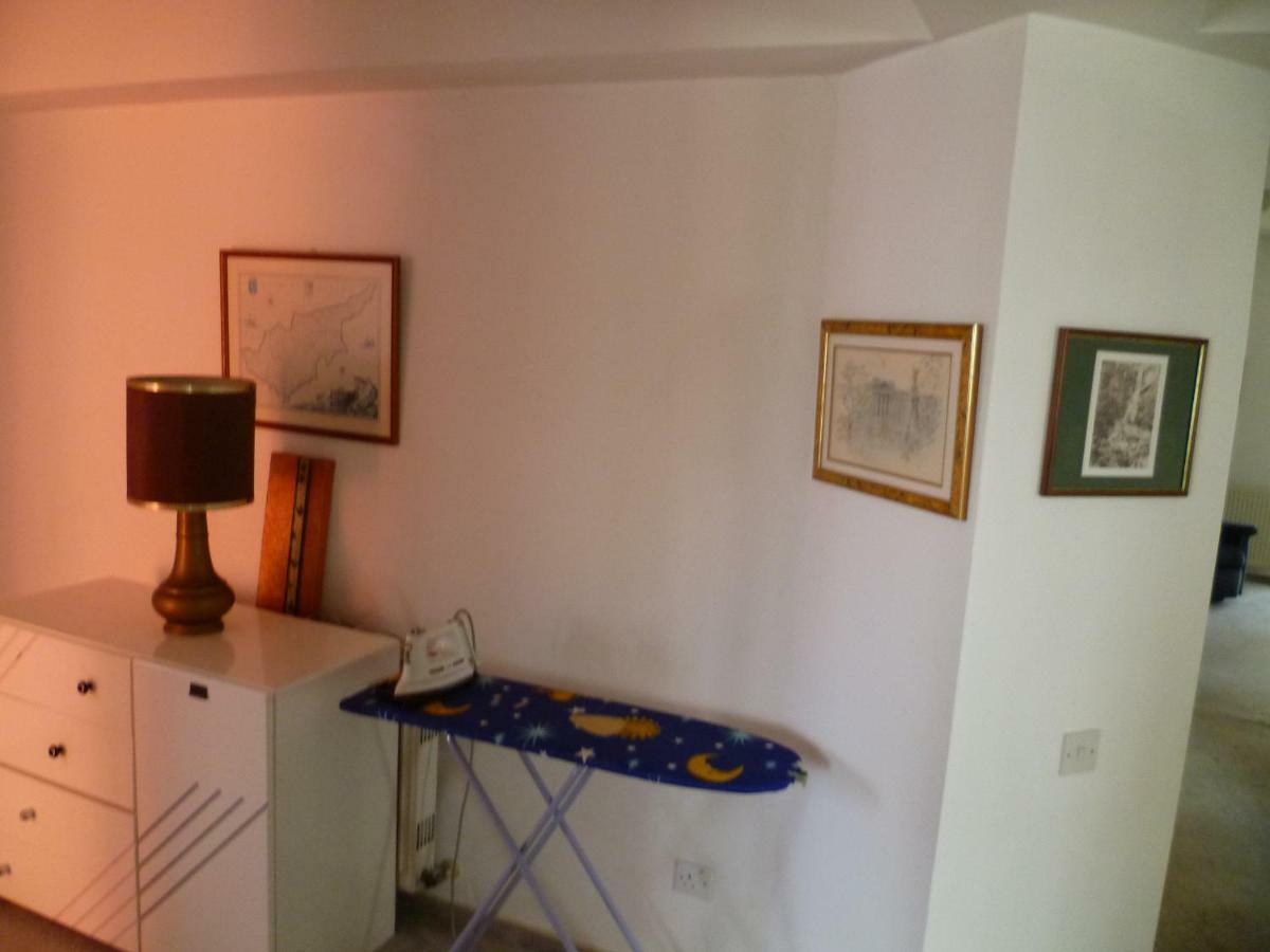 Double Room With Ensuite Bathroom At Datacom Building Nicósia Exterior foto