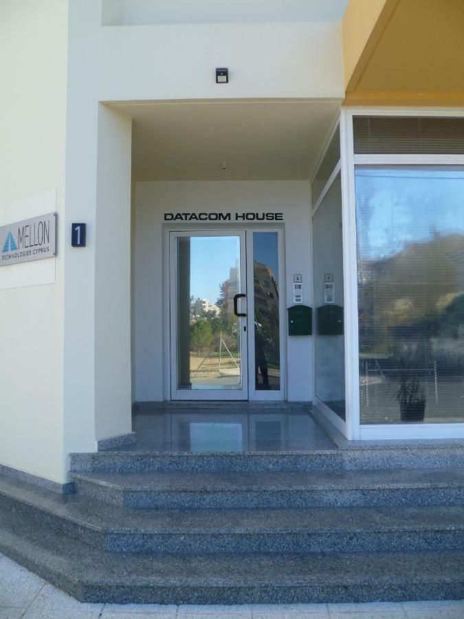 Double Room With Ensuite Bathroom At Datacom Building Nicósia Exterior foto